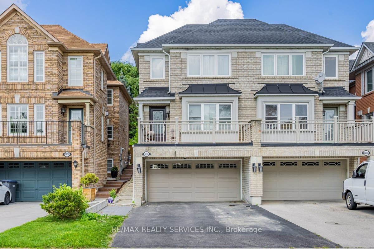 3235 High Springs Cres