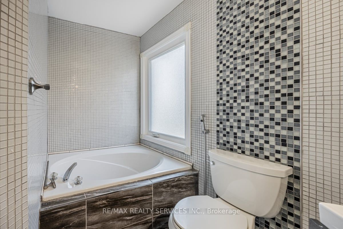 3235 High Springs Cres