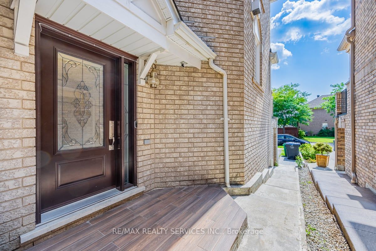 3235 High Springs Cres