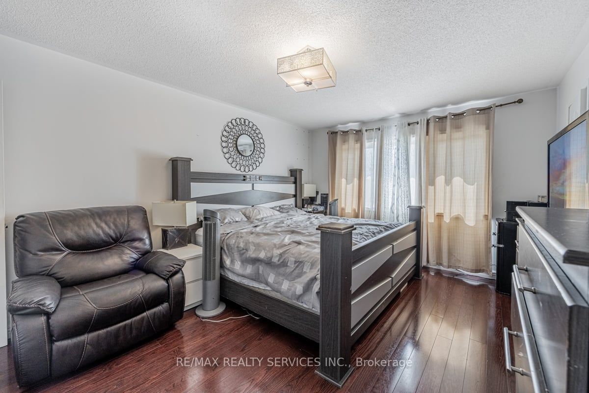 3235 High Springs Cres