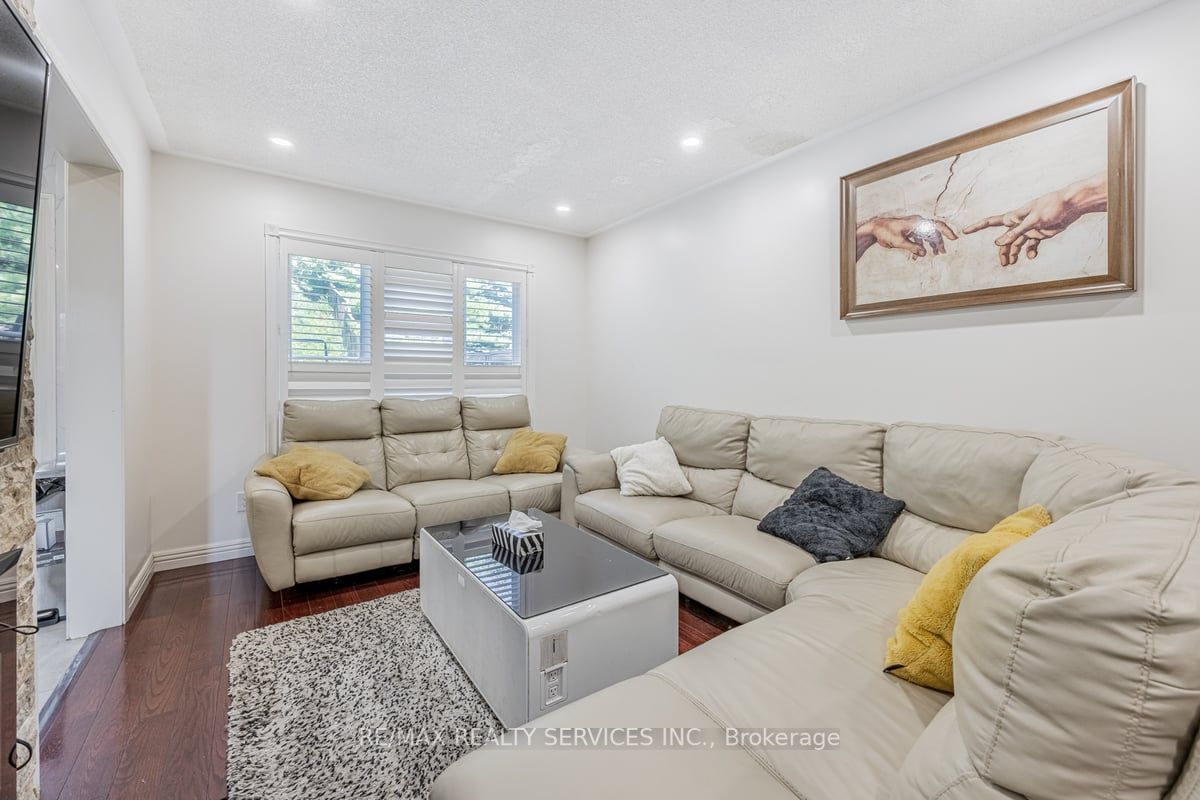 3235 High Springs Cres