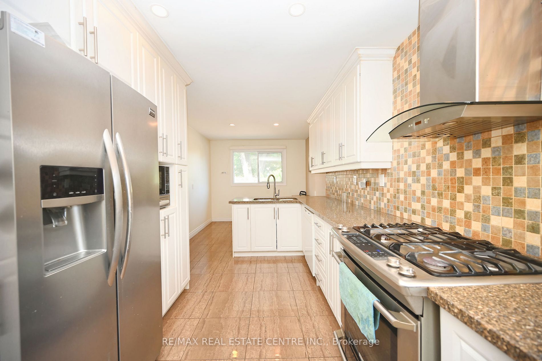 3 Moonstream Crt