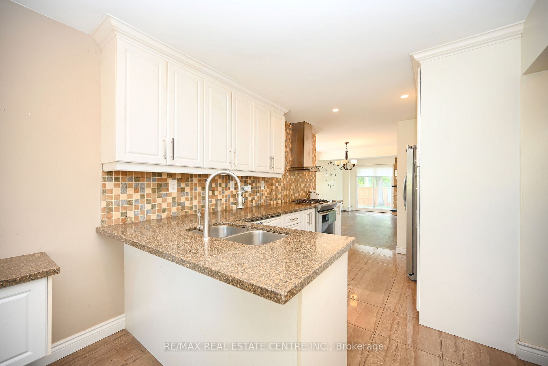 3 Moonstream Crt