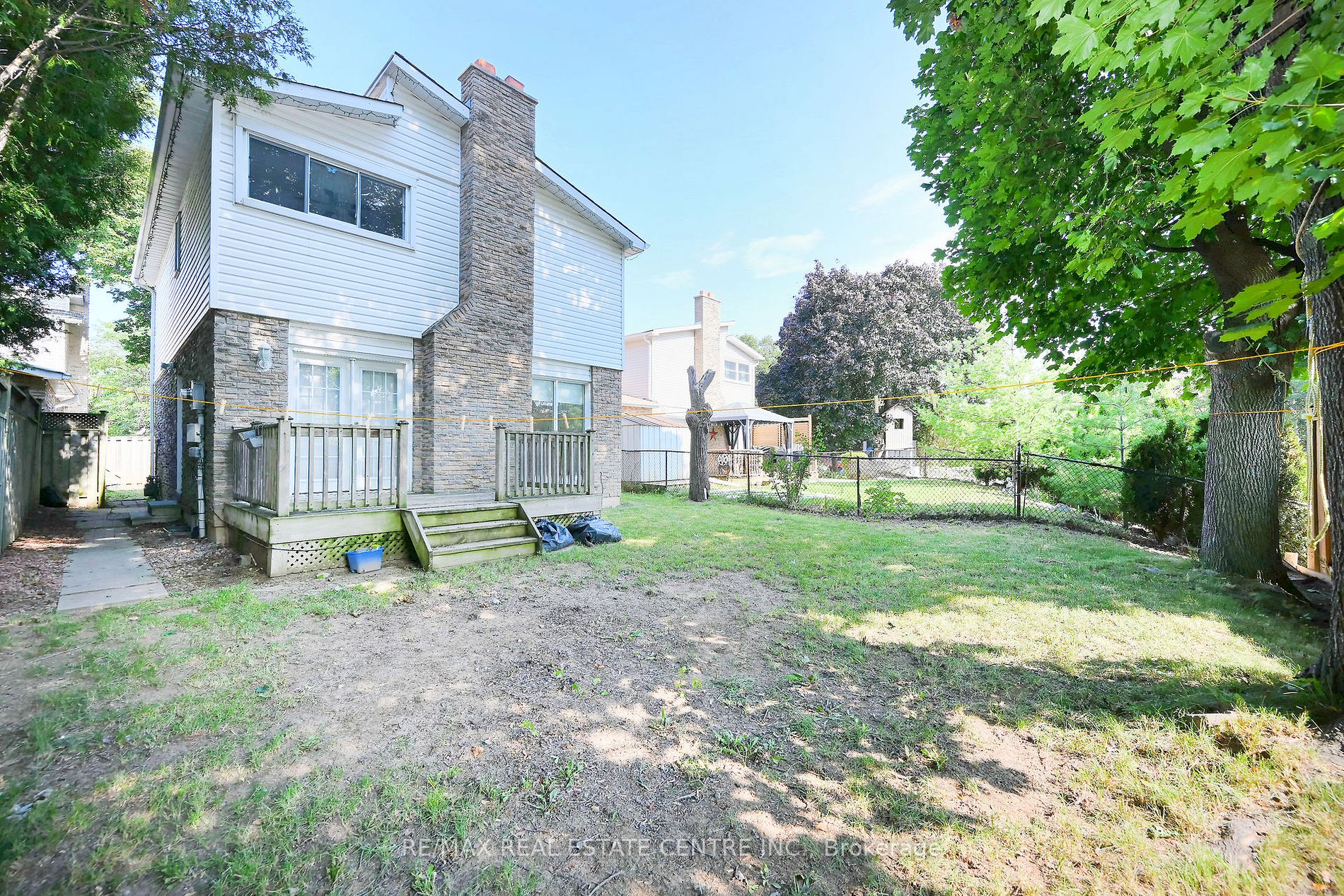 3 Moonstream Crt