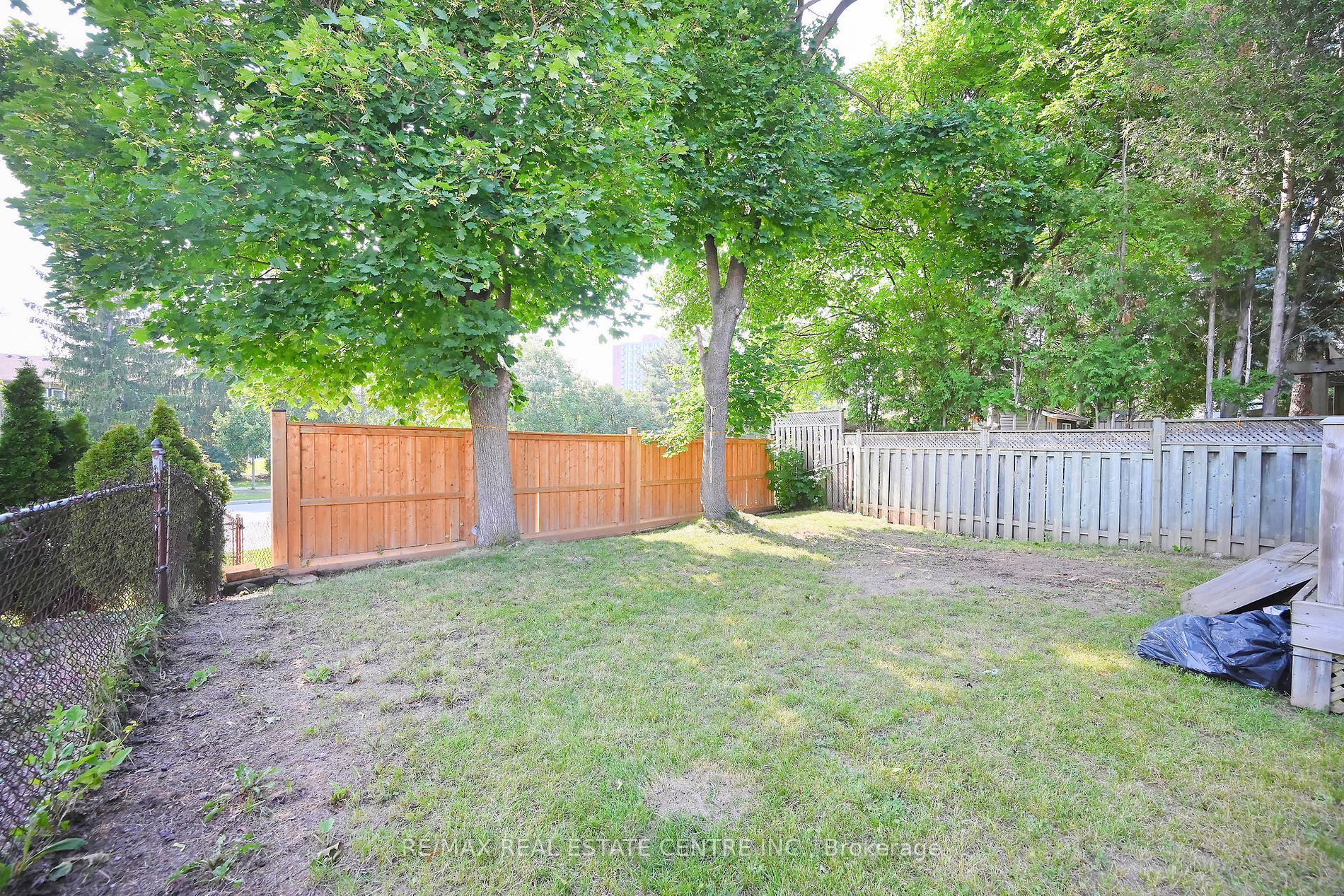 3 Moonstream Crt