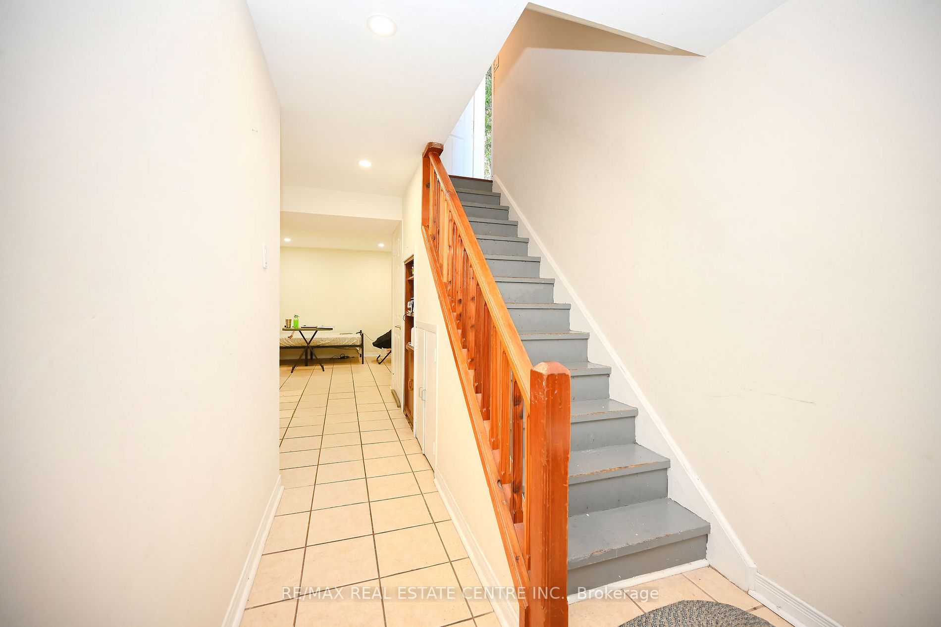 3 Moonstream Crt
