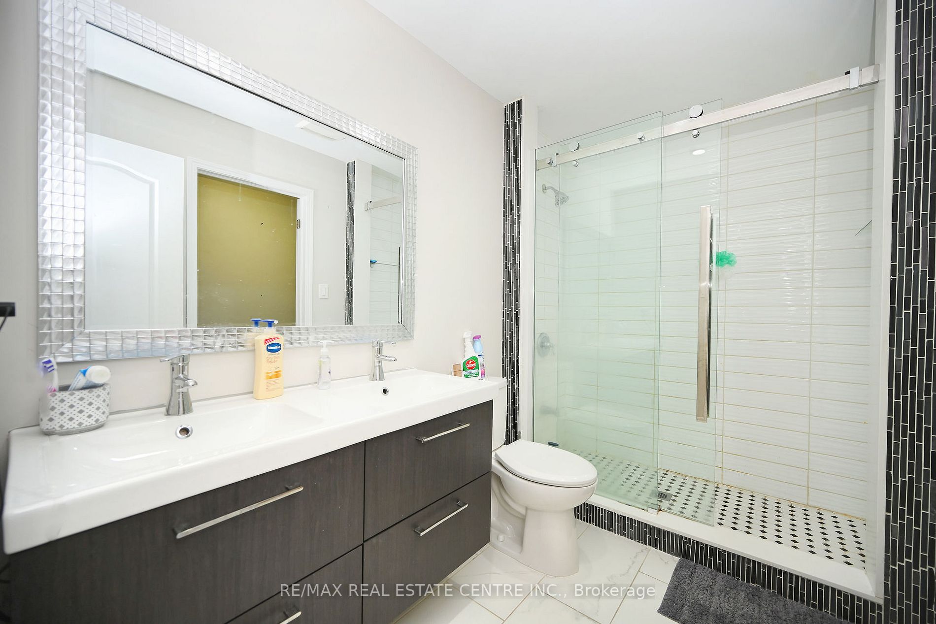 3 Moonstream Crt