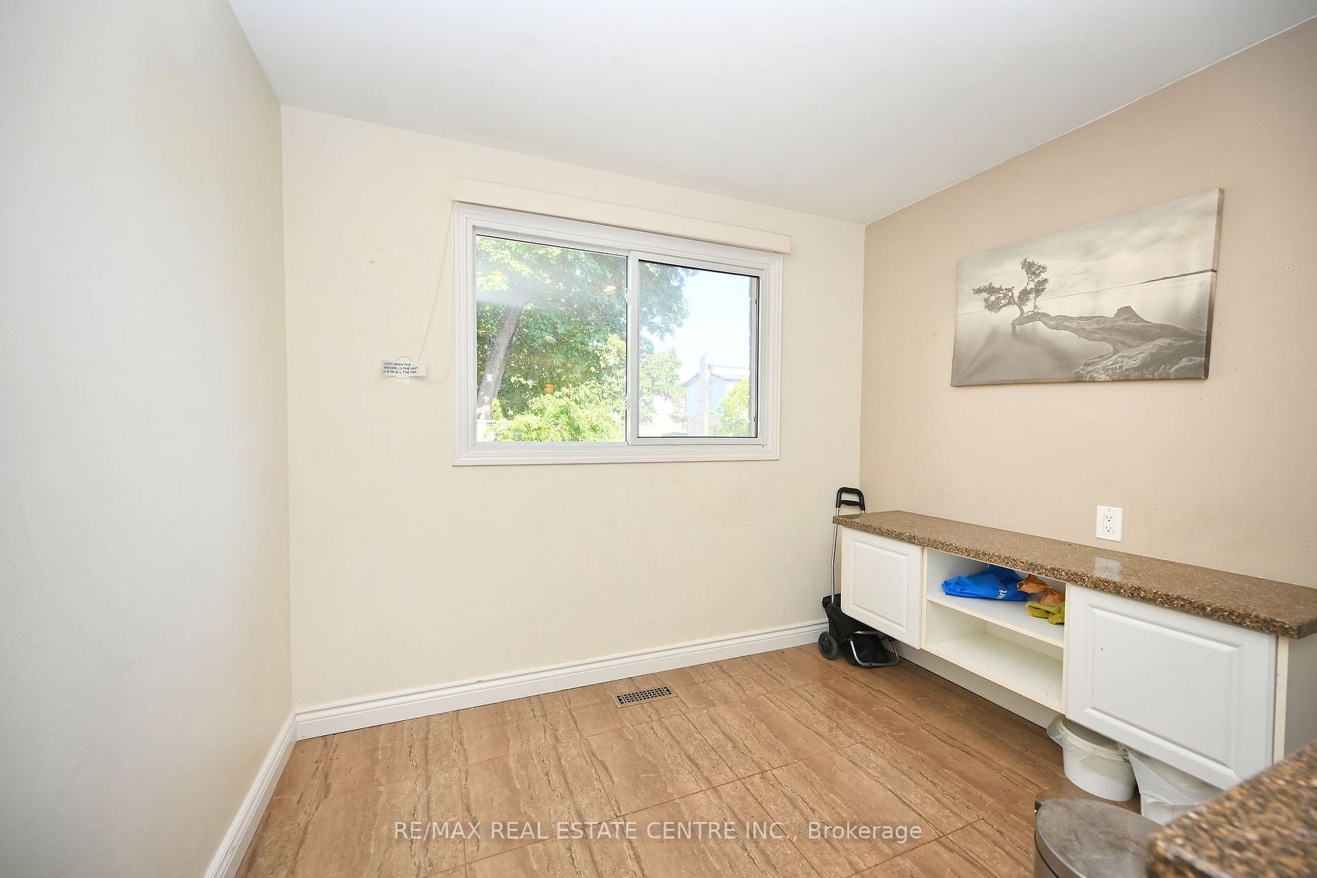 3 Moonstream Crt