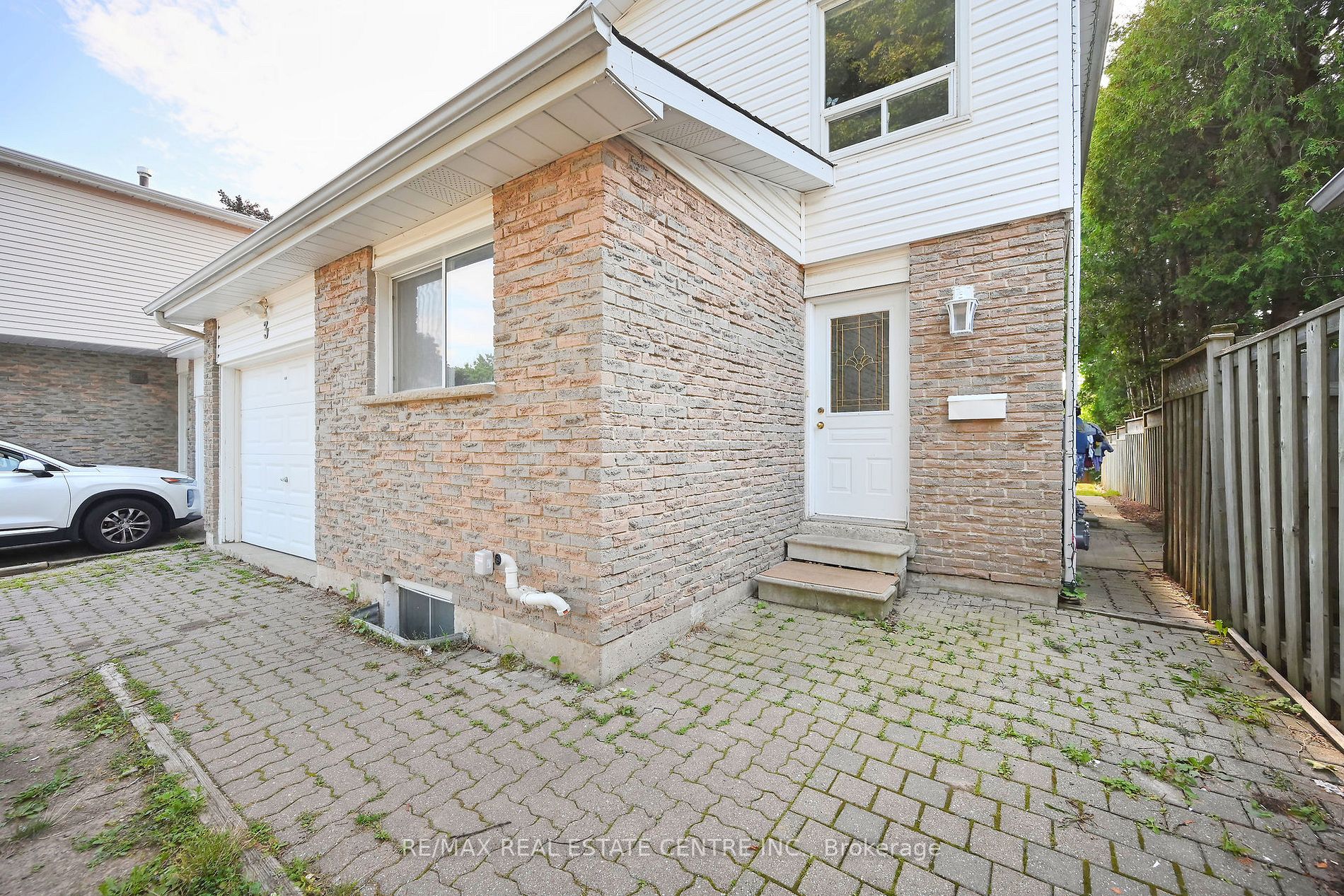 3 Moonstream Crt