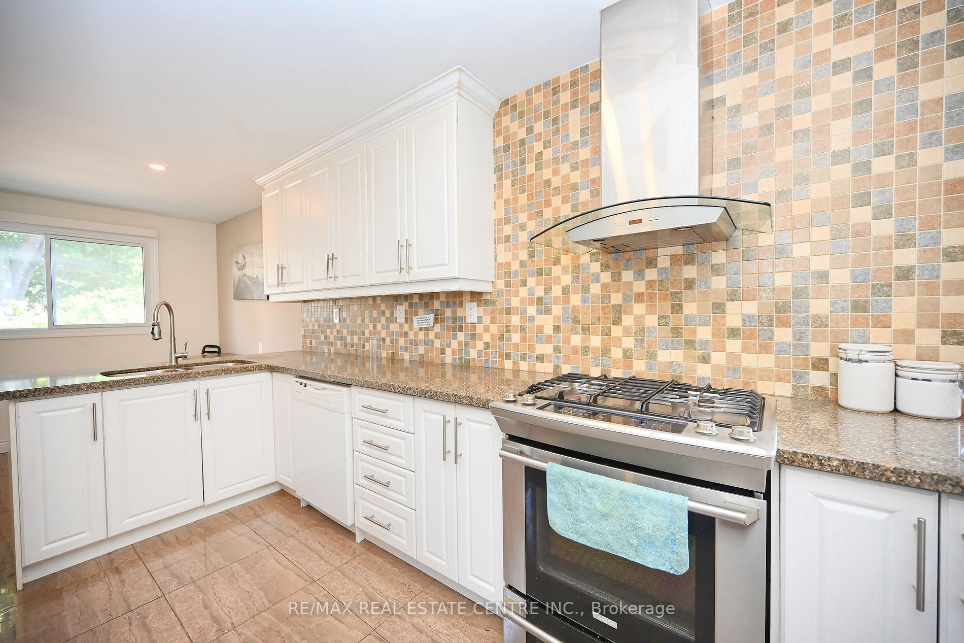 3 Moonstream Crt