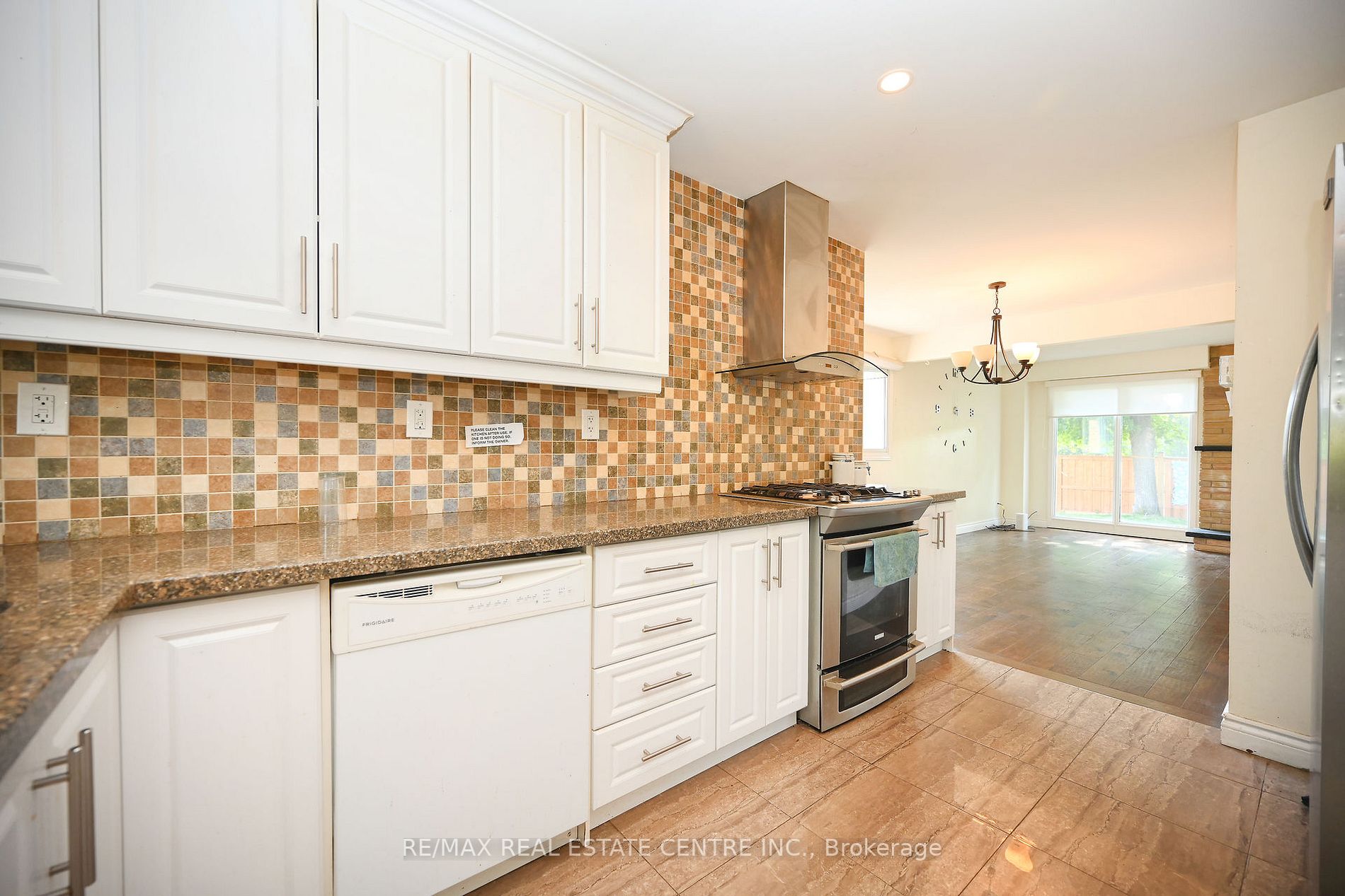 3 Moonstream Crt