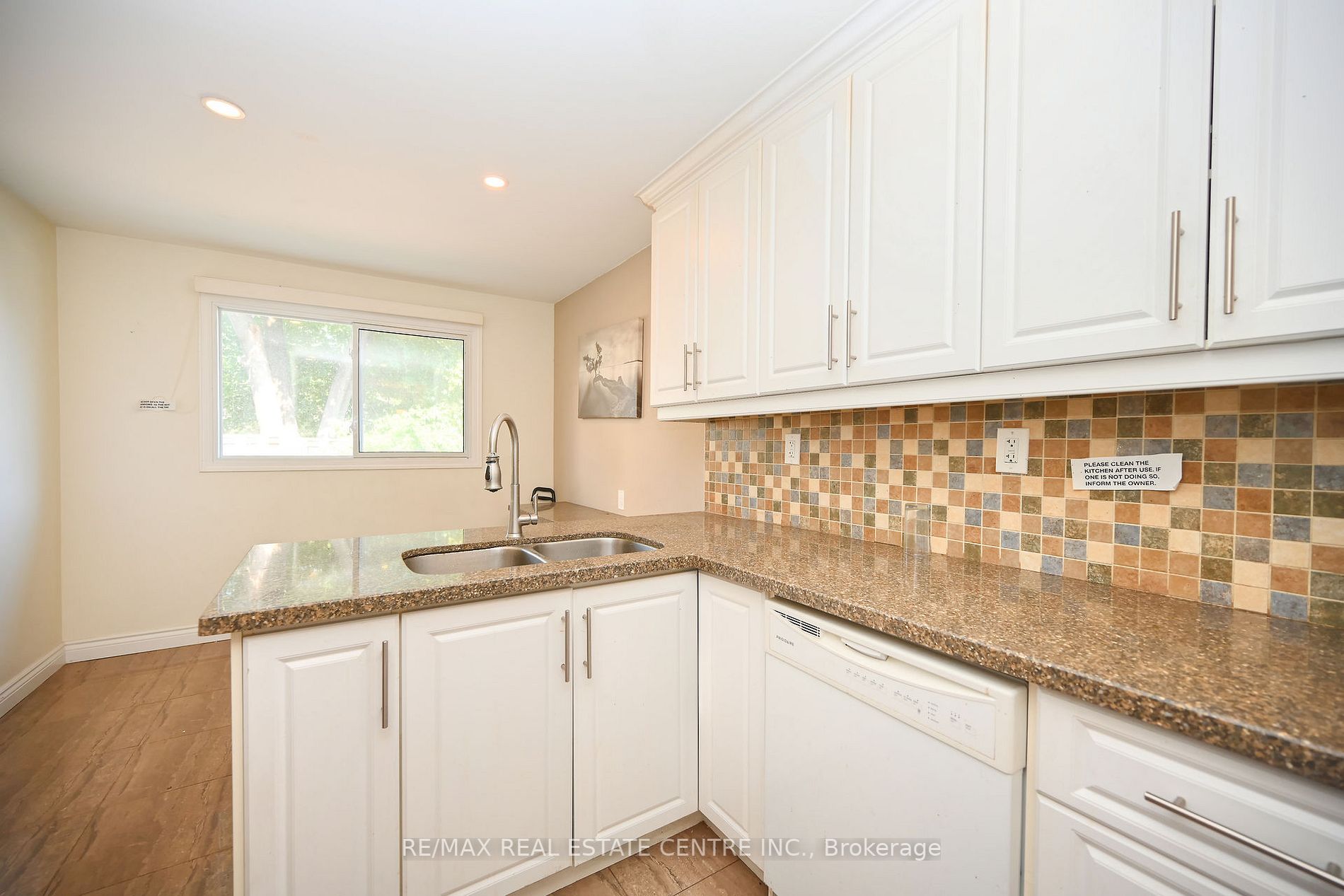3 Moonstream Crt