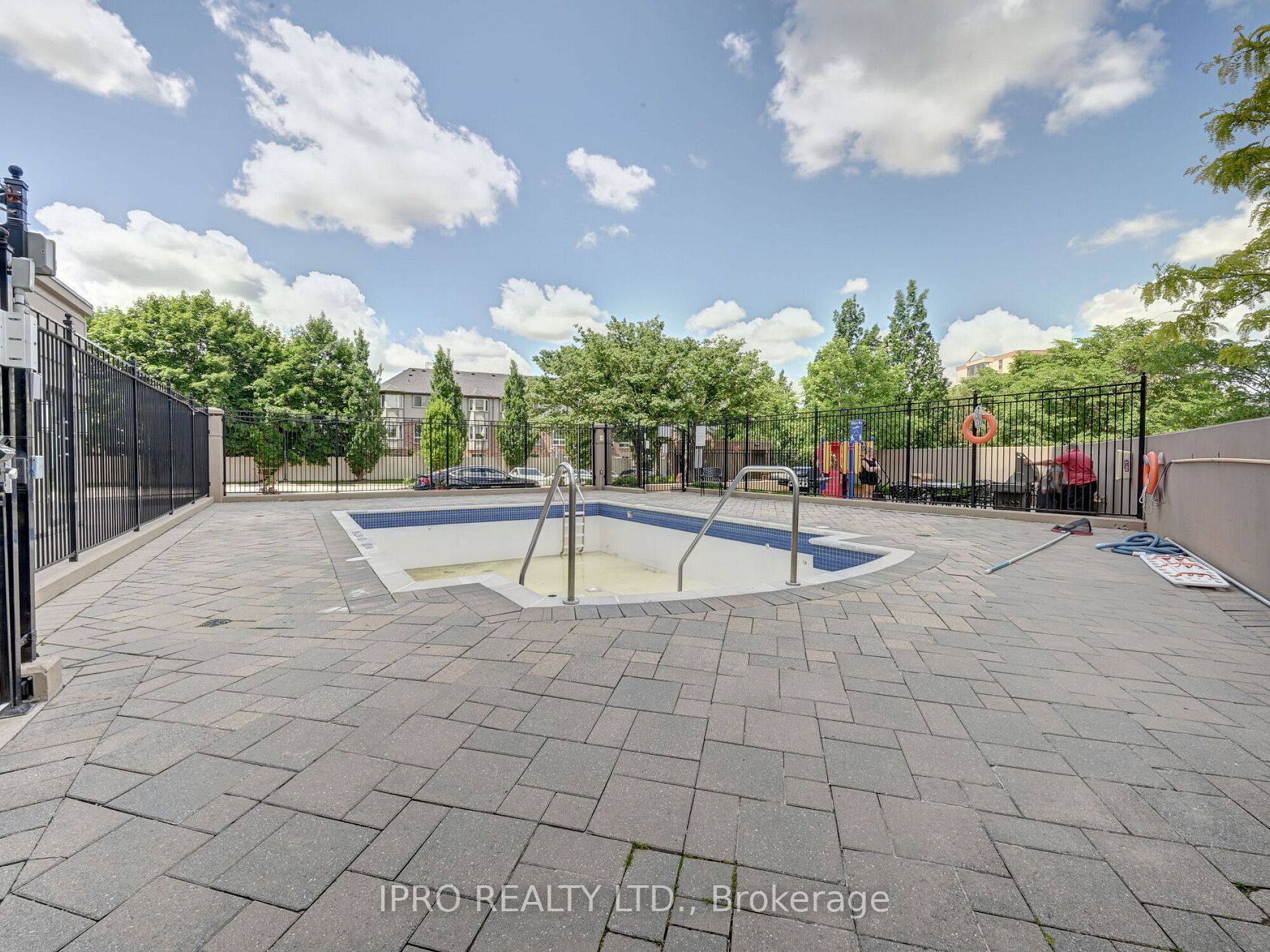 220 Forum Dr, #1012