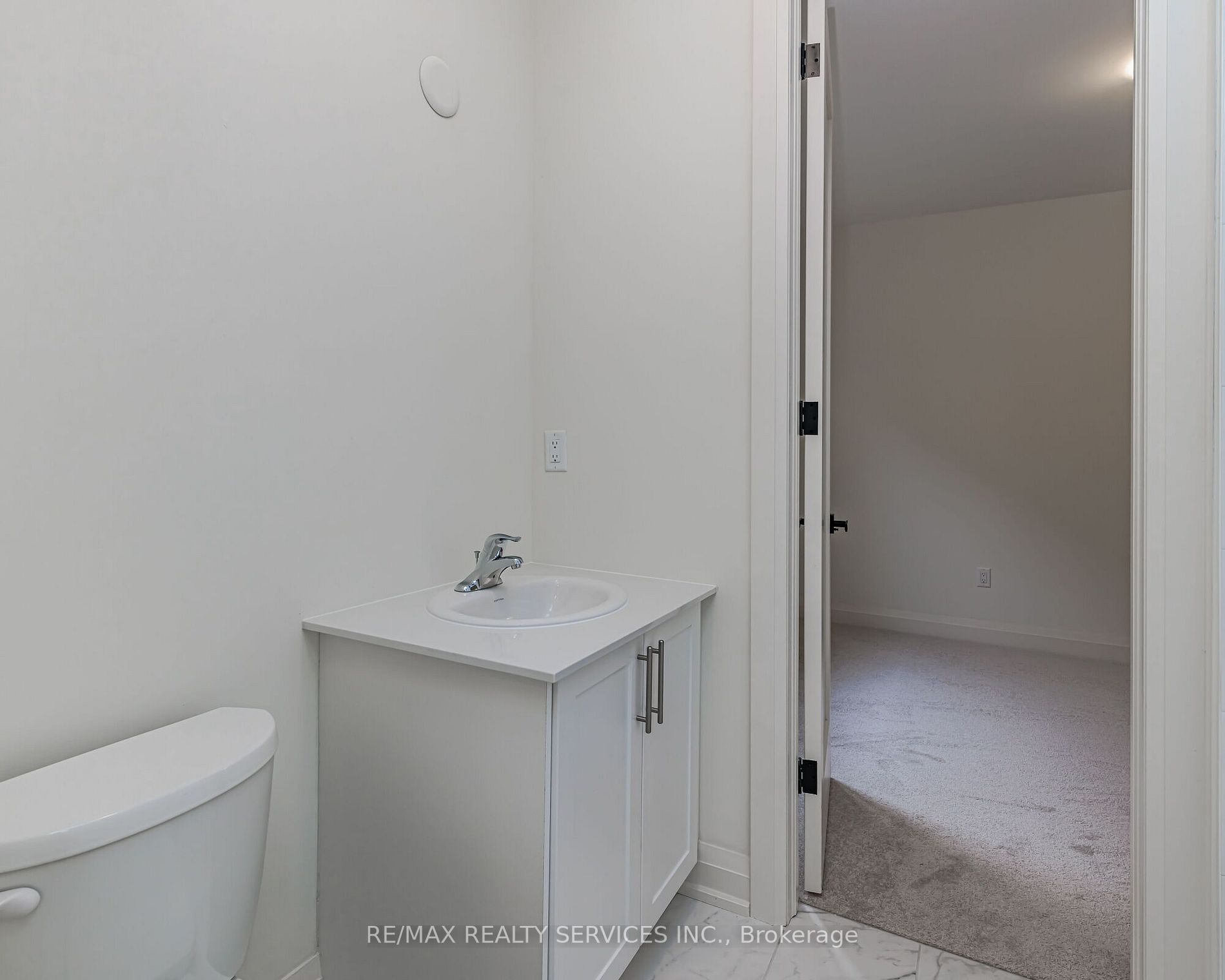 3 Eastman Dr E