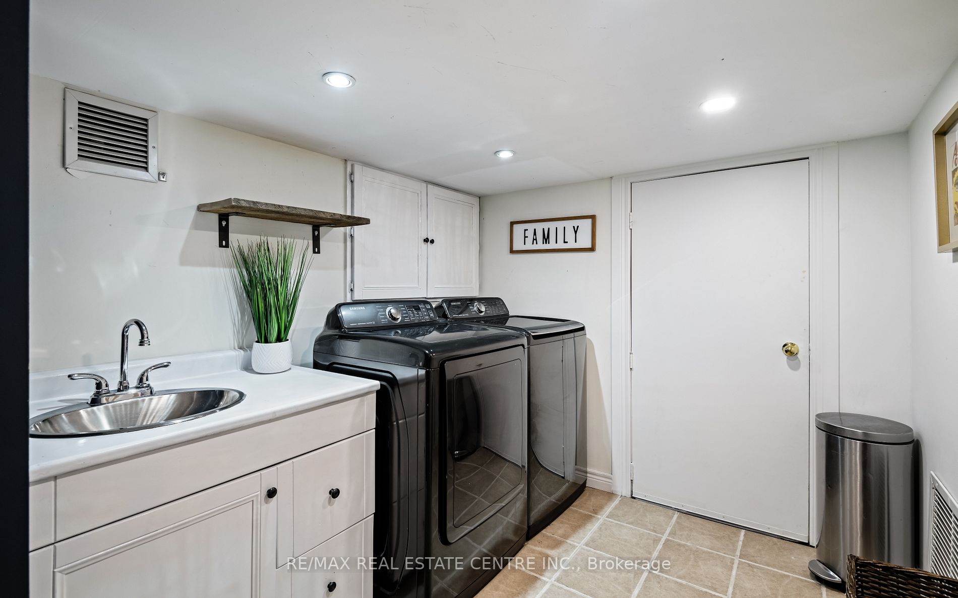 18 Belmont Boulevard