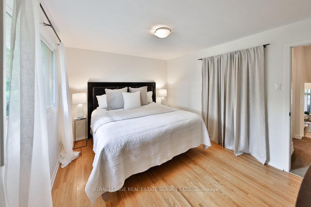2395 Hereford Cres