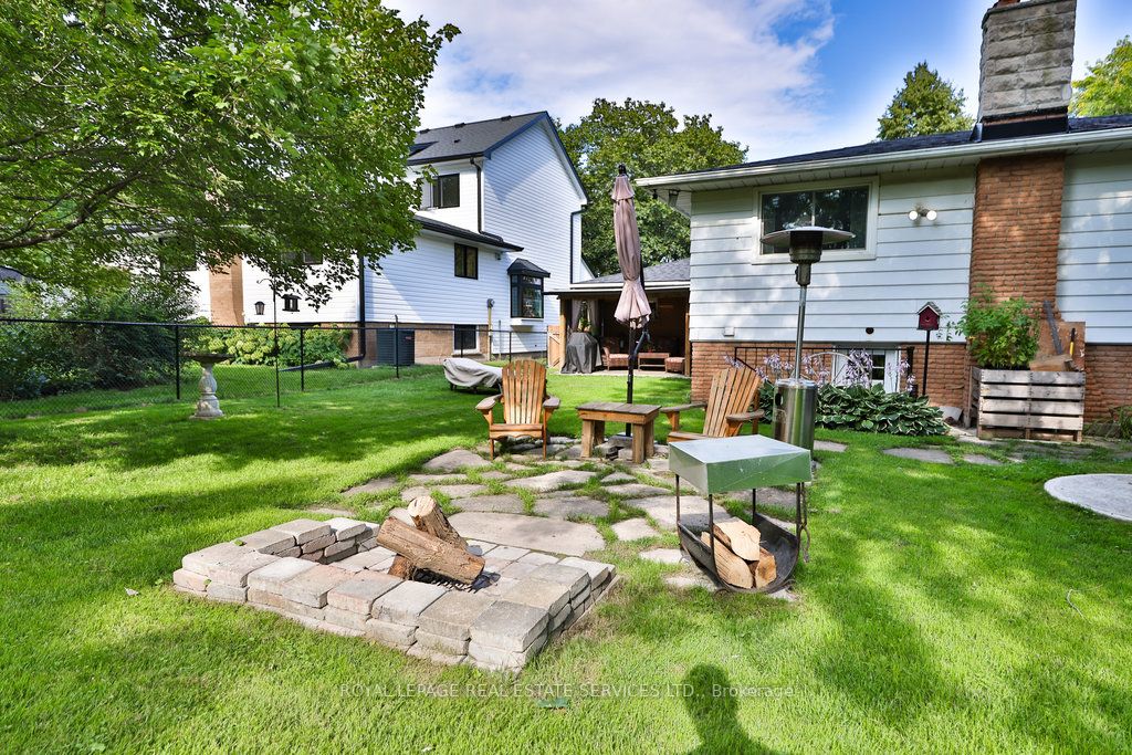 2395 Hereford Cres