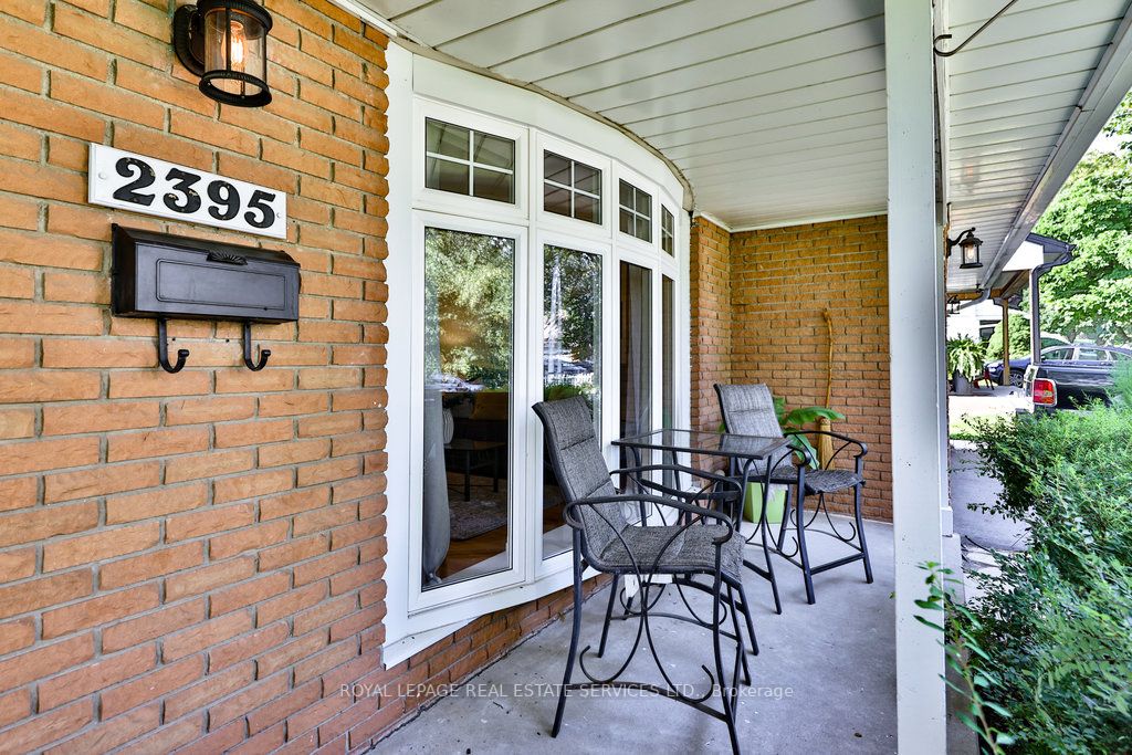 2395 Hereford Cres