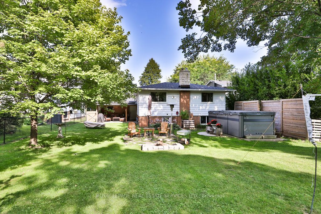 2395 Hereford Cres