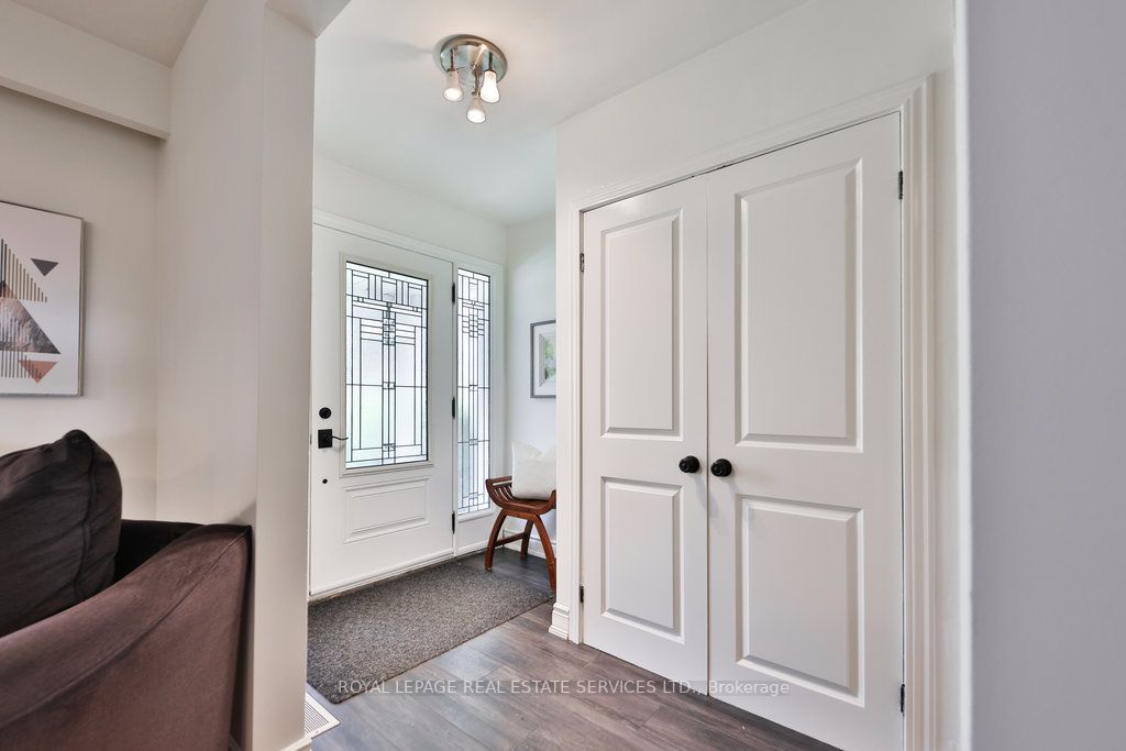 2395 Hereford Cres