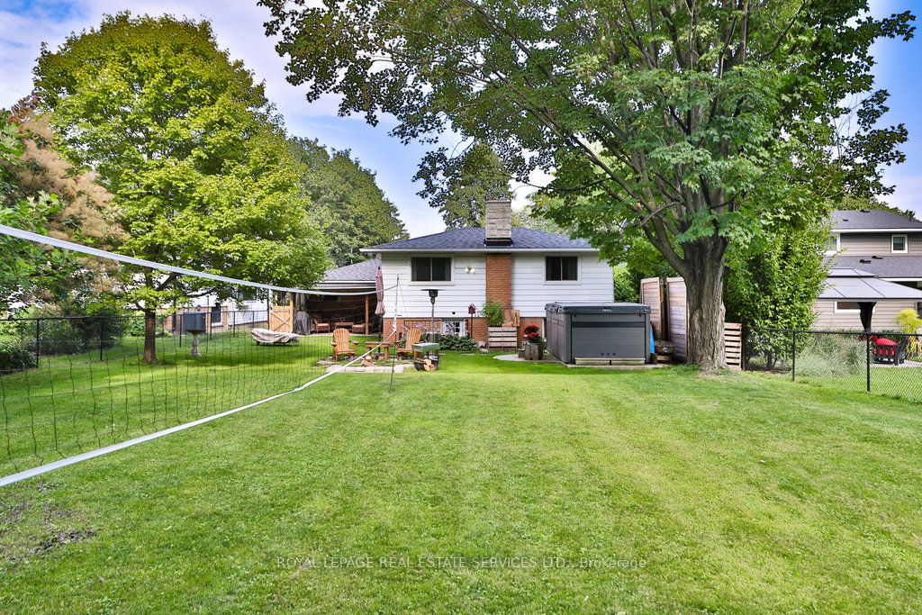 2395 Hereford Cres