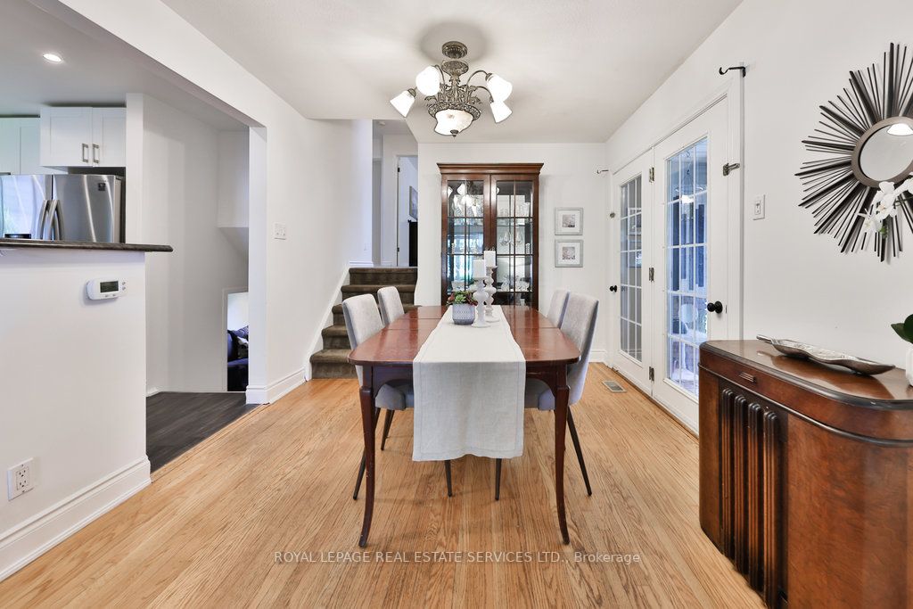 2395 Hereford Cres