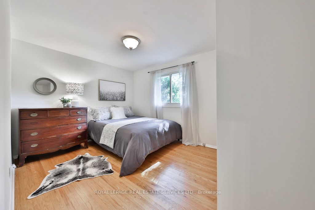 2395 Hereford Cres