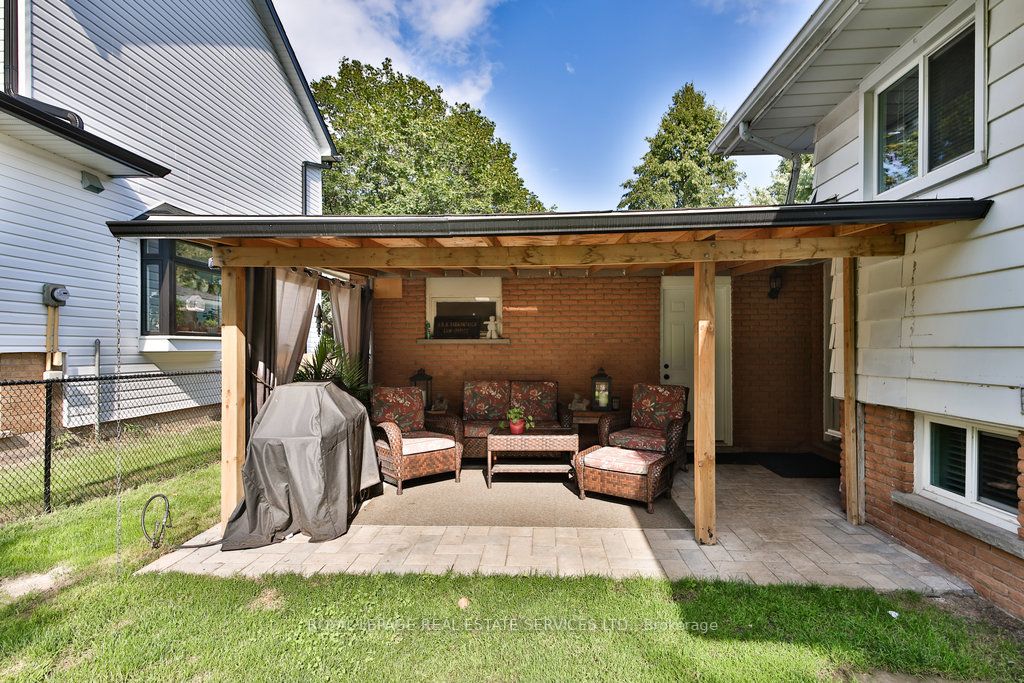 2395 Hereford Cres