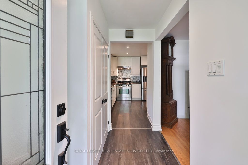 2395 Hereford Cres