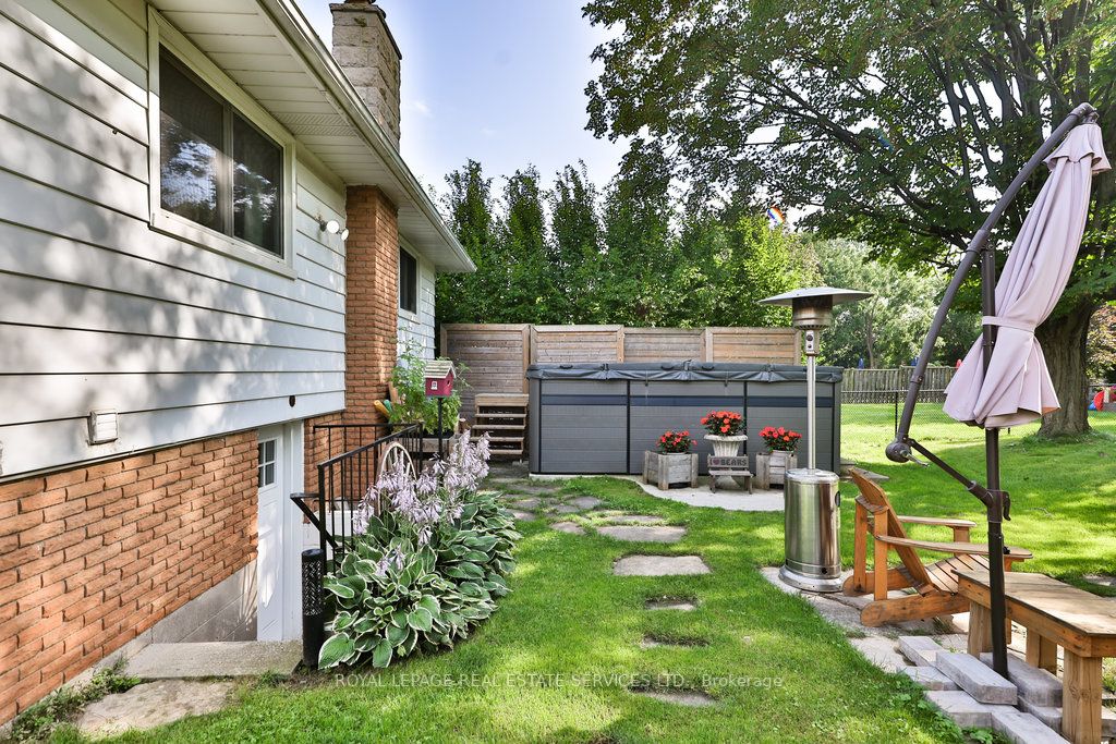 2395 Hereford Cres