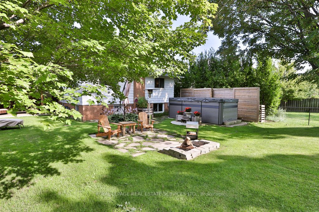 2395 Hereford Cres