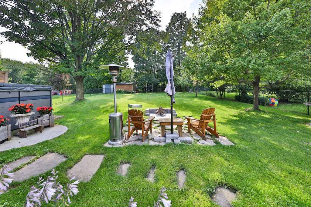 2395 Hereford Cres