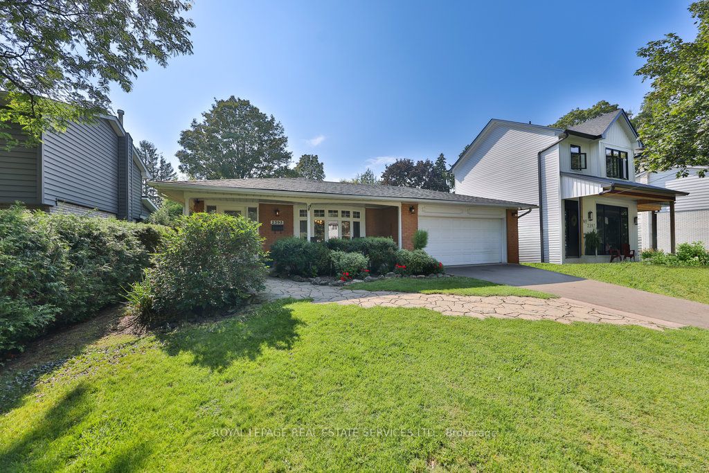 2395 Hereford Cres