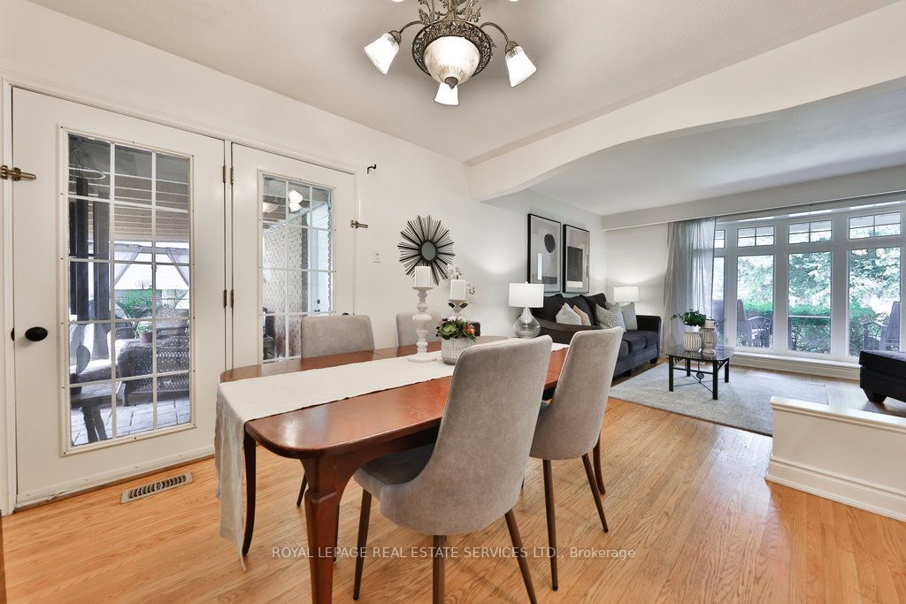 2395 Hereford Cres
