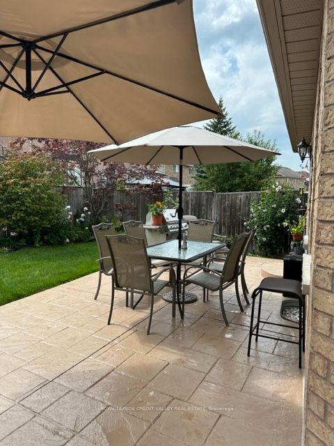 82 Fallstar Cres