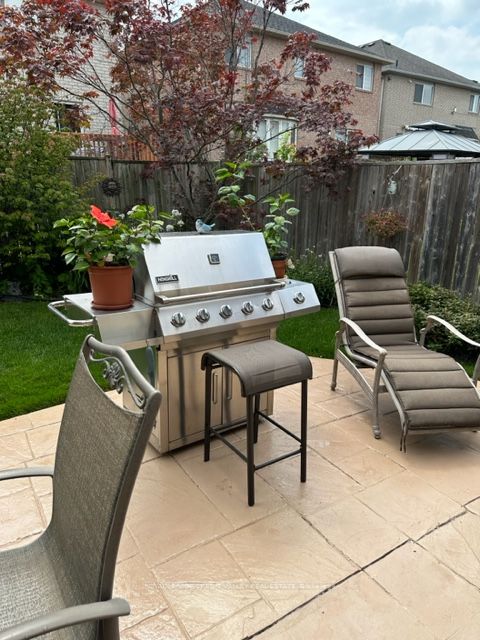 82 Fallstar Cres