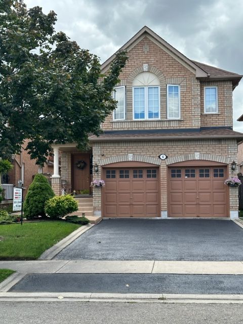 82 Fallstar Cres
