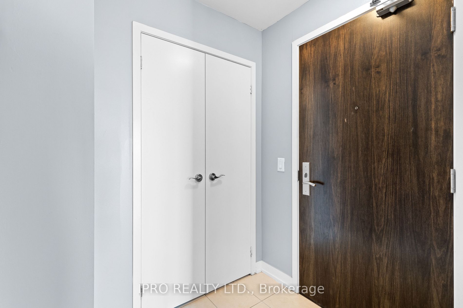 840 Queens Plate Dr, #1207