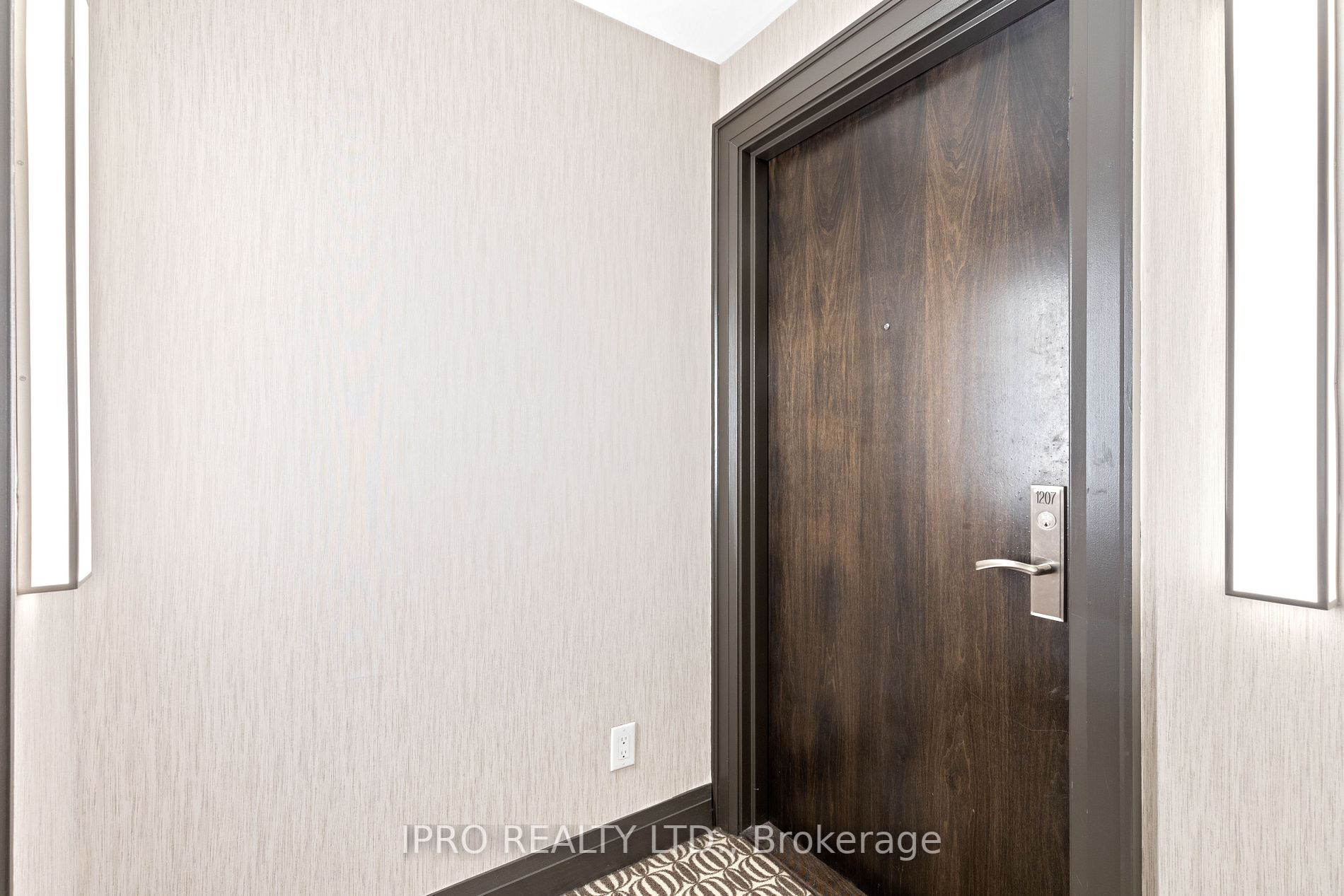 840 Queens Plate Dr, #1207
