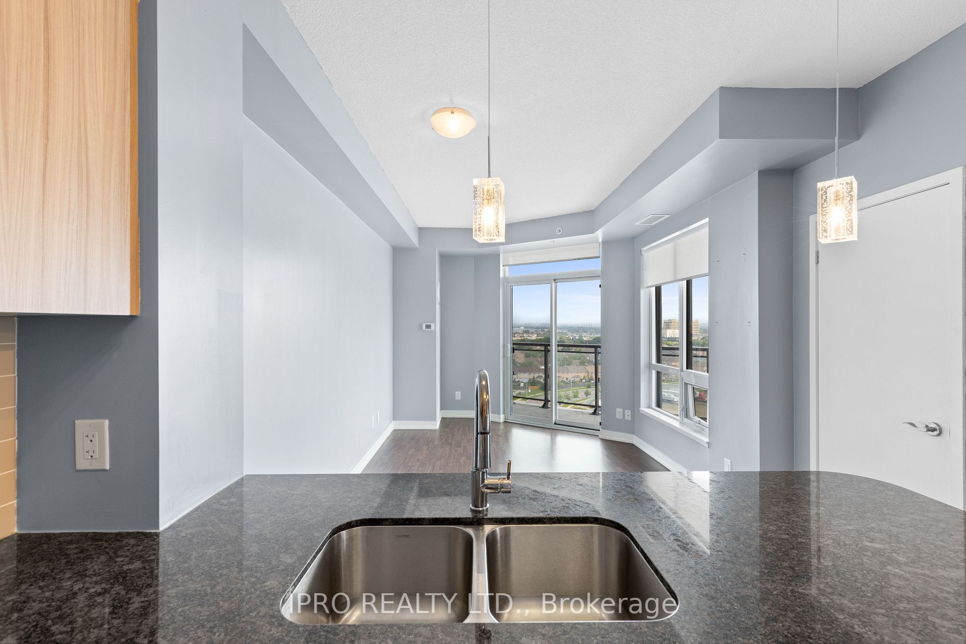 840 Queens Plate Dr, #1207