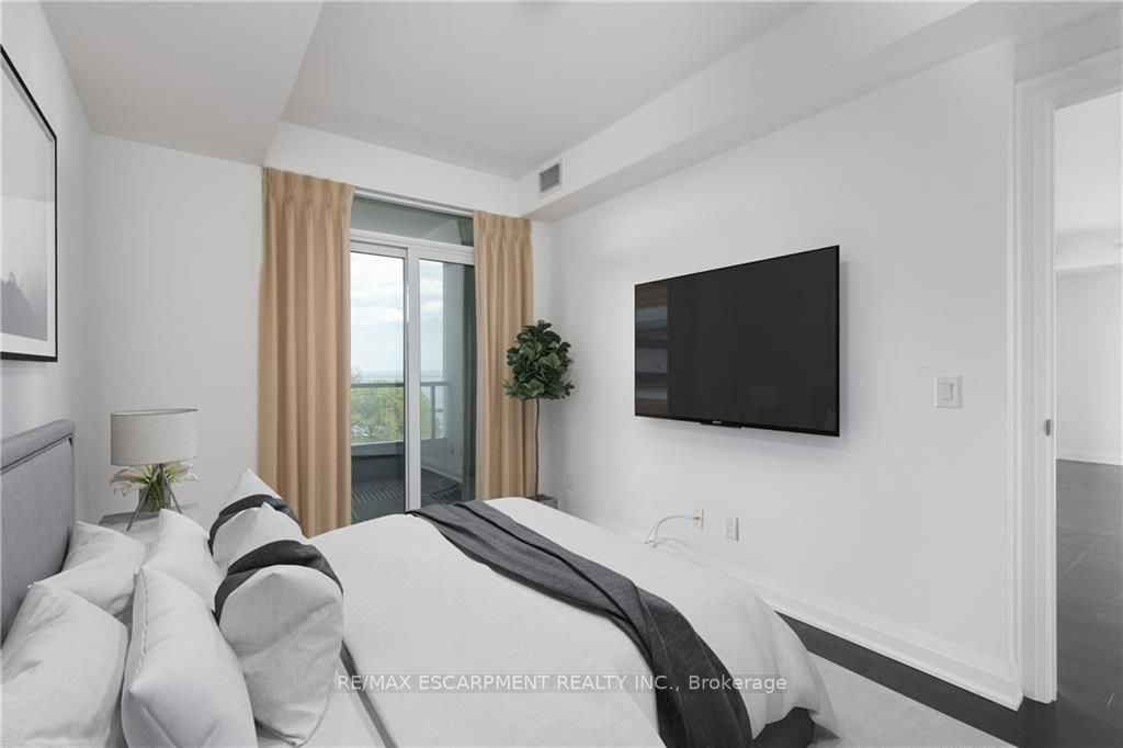11 Bronte Rd S, #316