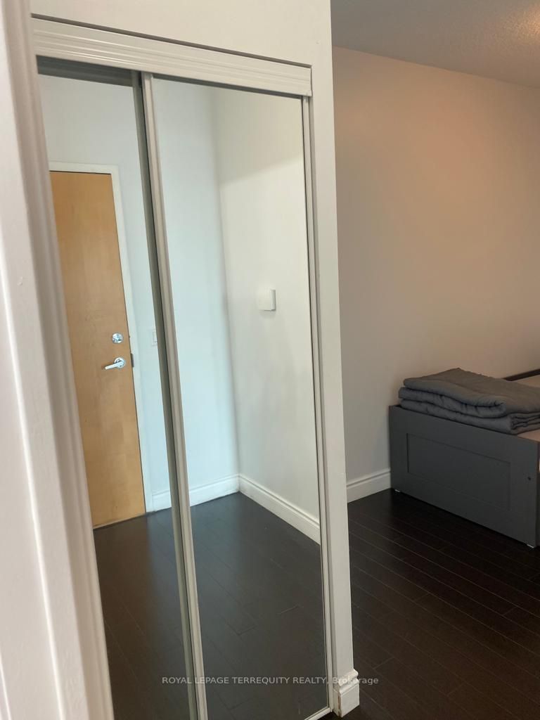 3939 Duke Of York Blvd, #2510