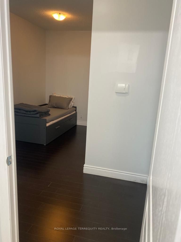 3939 Duke Of York Blvd, #2510