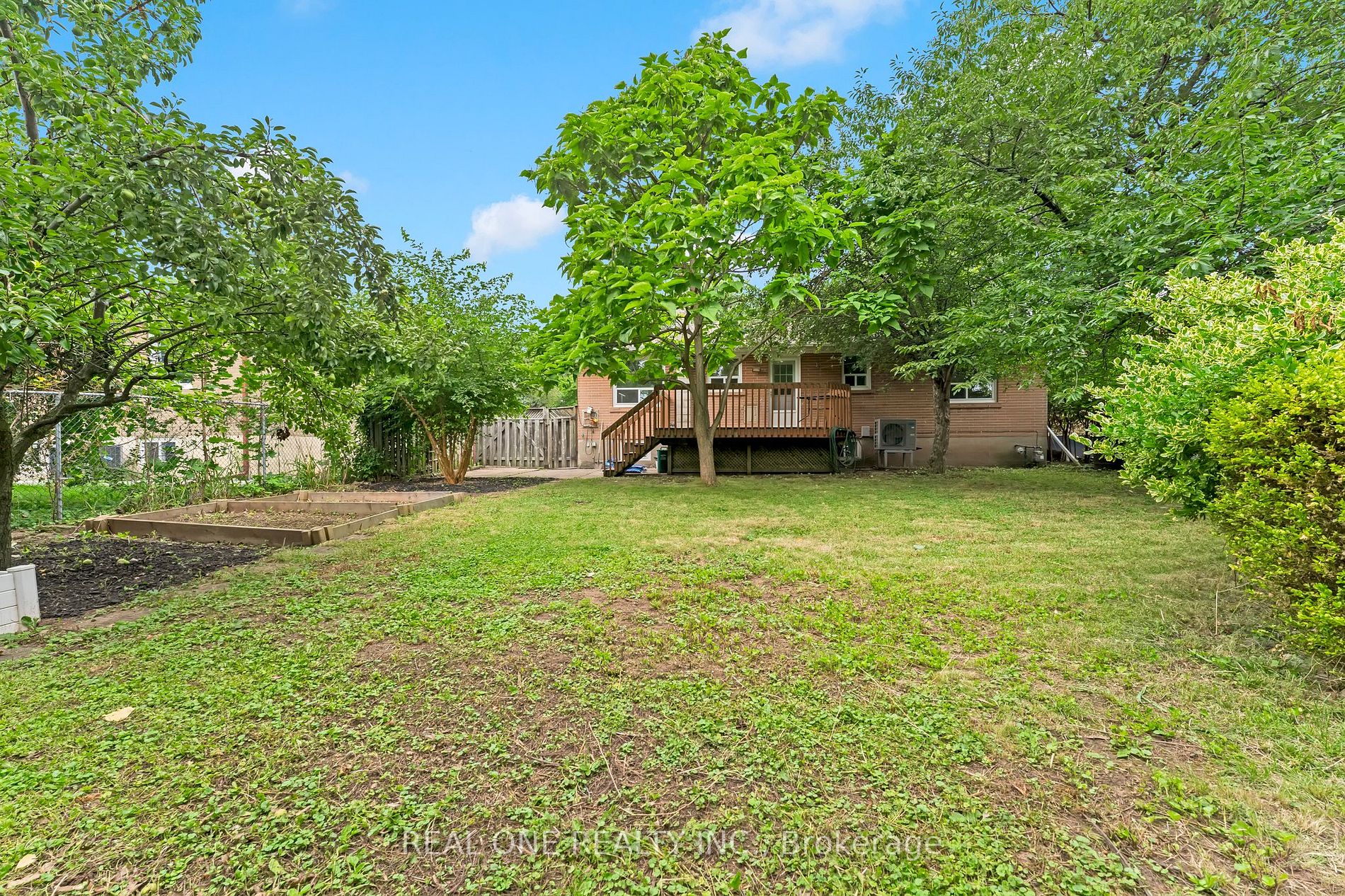 606 Pinegrove Rd