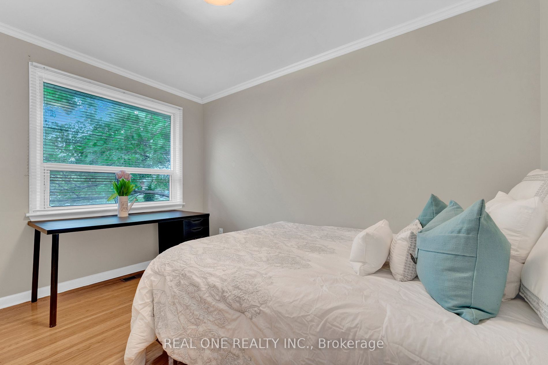 606 Pinegrove Rd