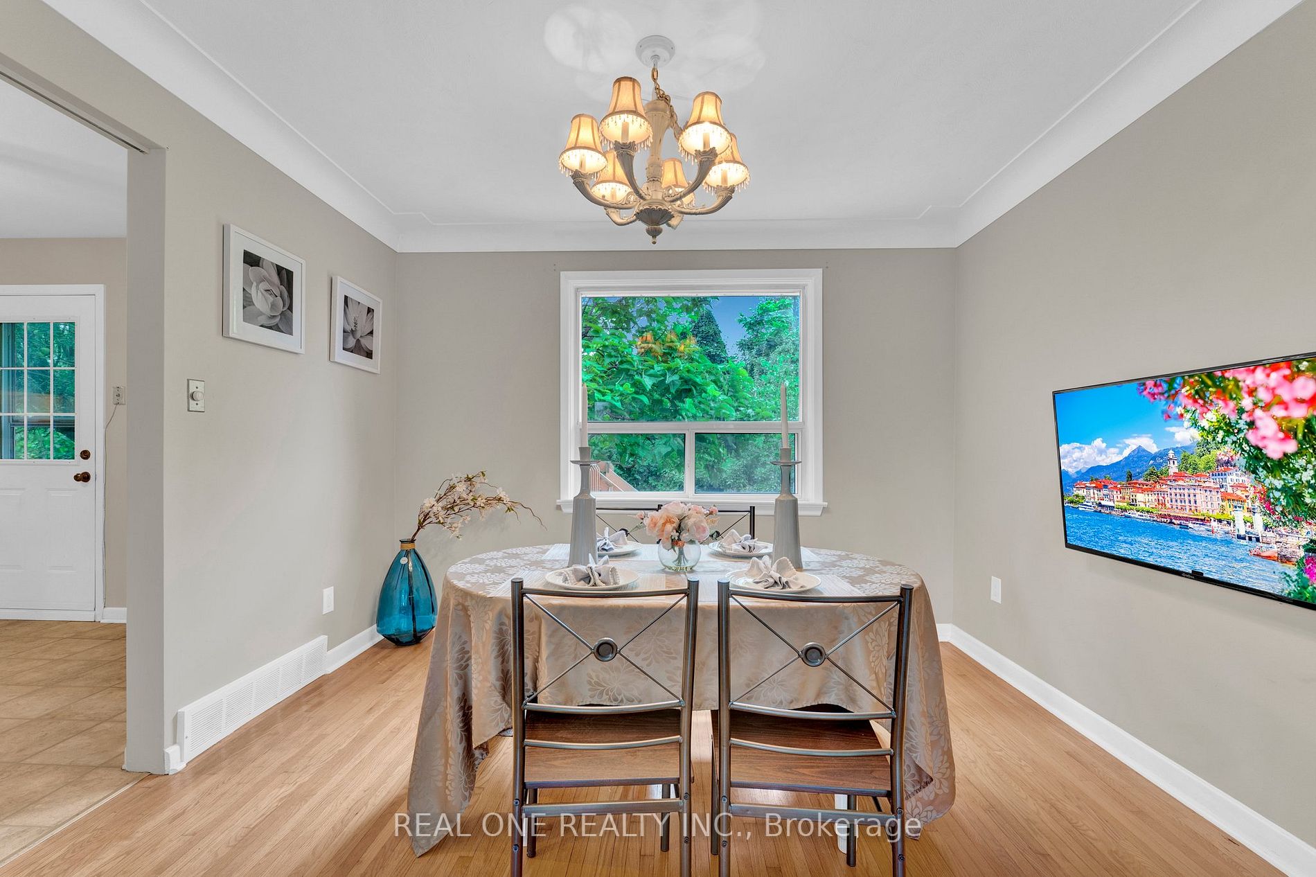 606 Pinegrove Rd
