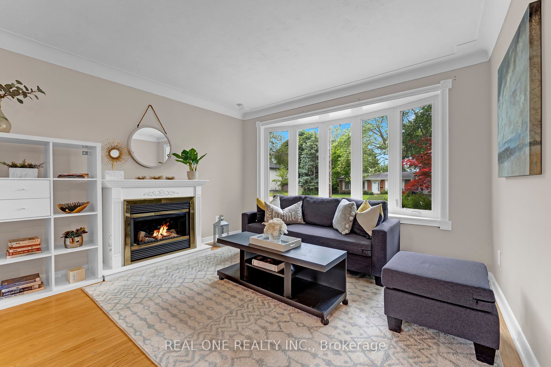 606 Pinegrove Rd