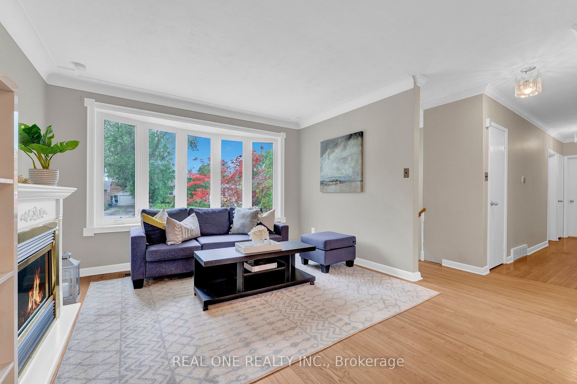 606 Pinegrove Rd
