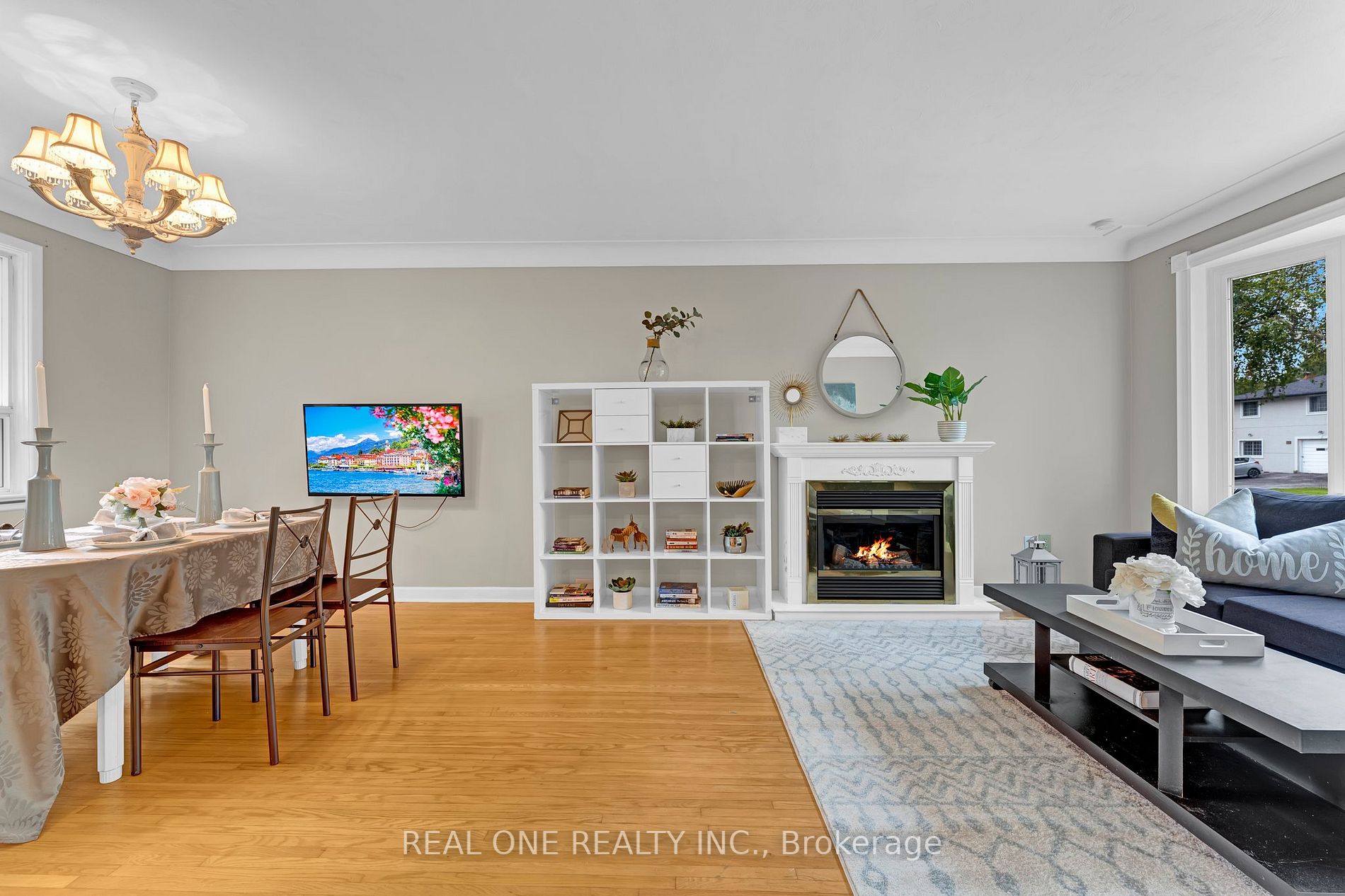 606 Pinegrove Rd