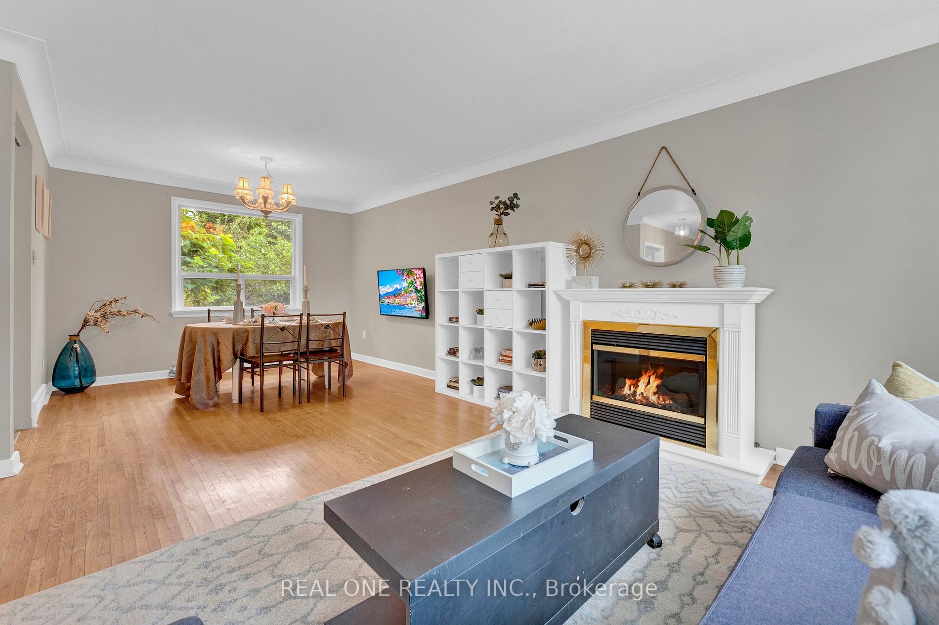 606 Pinegrove Rd
